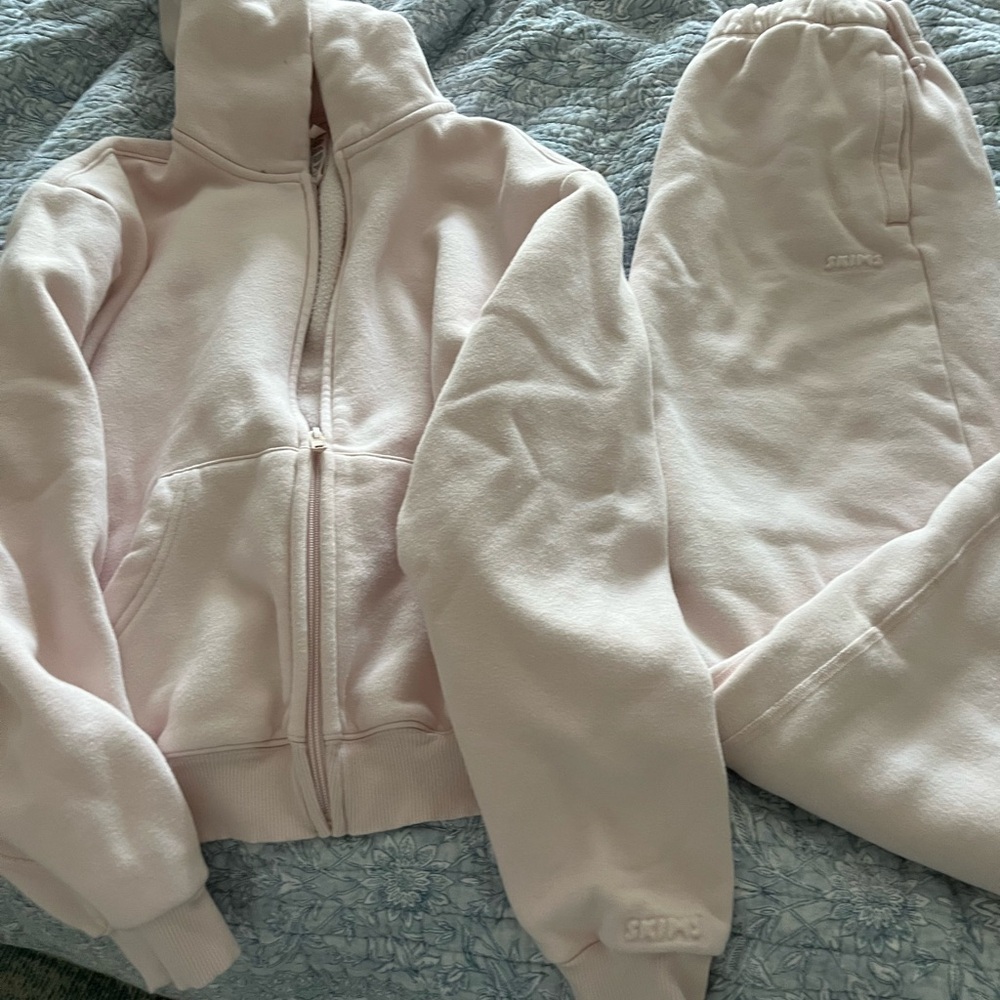 Skims pink sweatsuit
